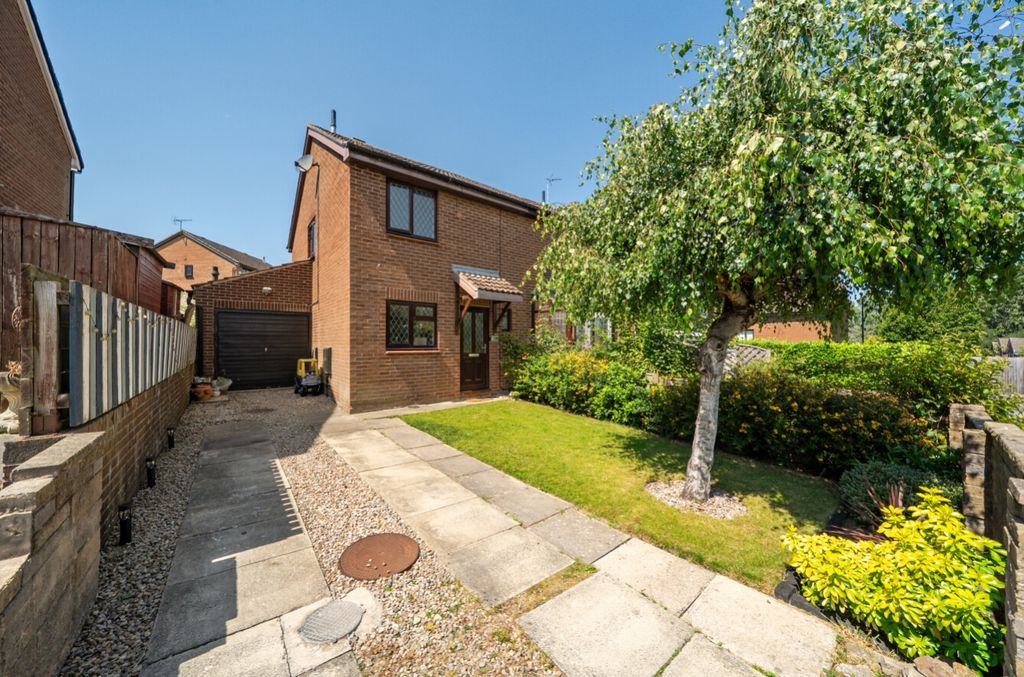 Property photo 2 of 17 Ewemove Harrogate House Front