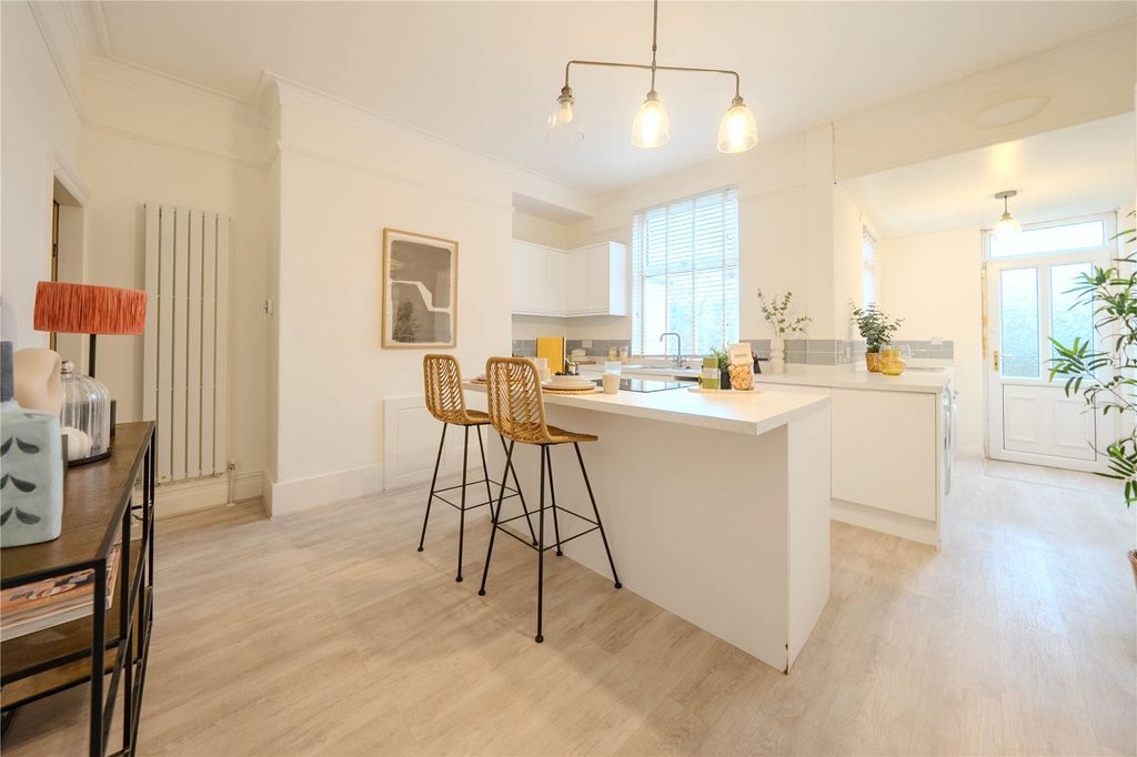 Property photo 2 of 14 Picture No. 28