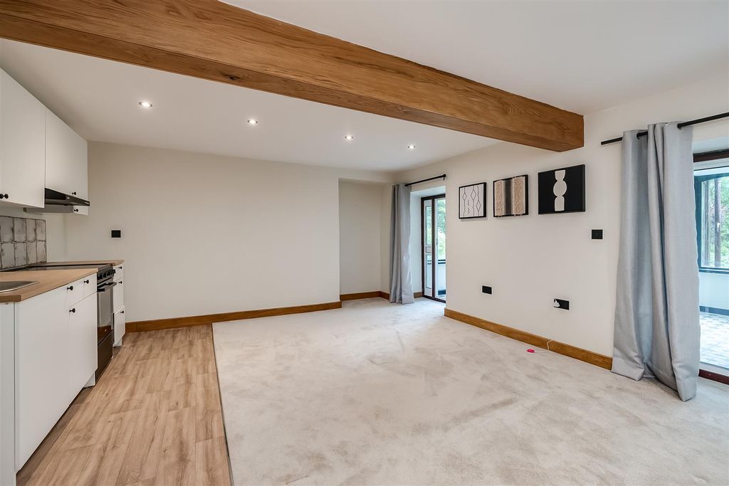 Property photo 3 of 12 0016.Jpg