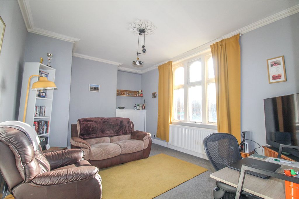 Property photo 3 of 11 Picture No. 10