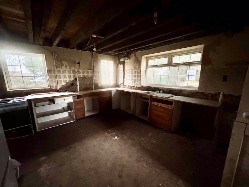 Property photo 3 of 8 Kitchen