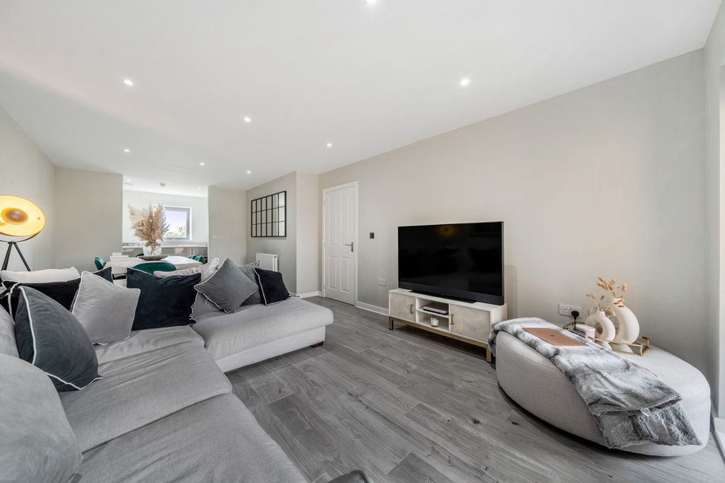 Property photo 2 of 22 1428786-21-69B29c...