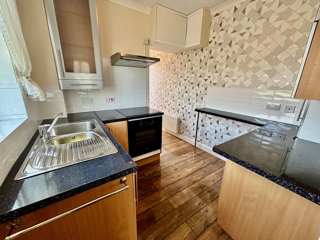 Property photo 3 of 6 Kitchen