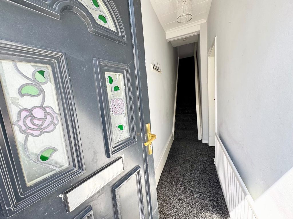 Property photo 2 of 10 Entrance Hall