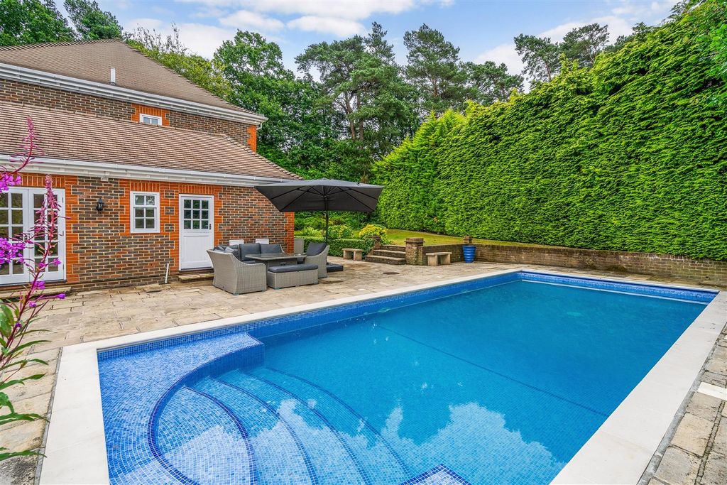 Property photo 2 of 27