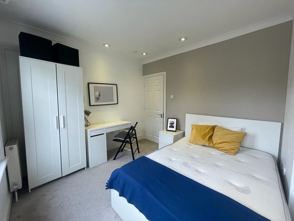 Property photo 3 of 12 Bedroom