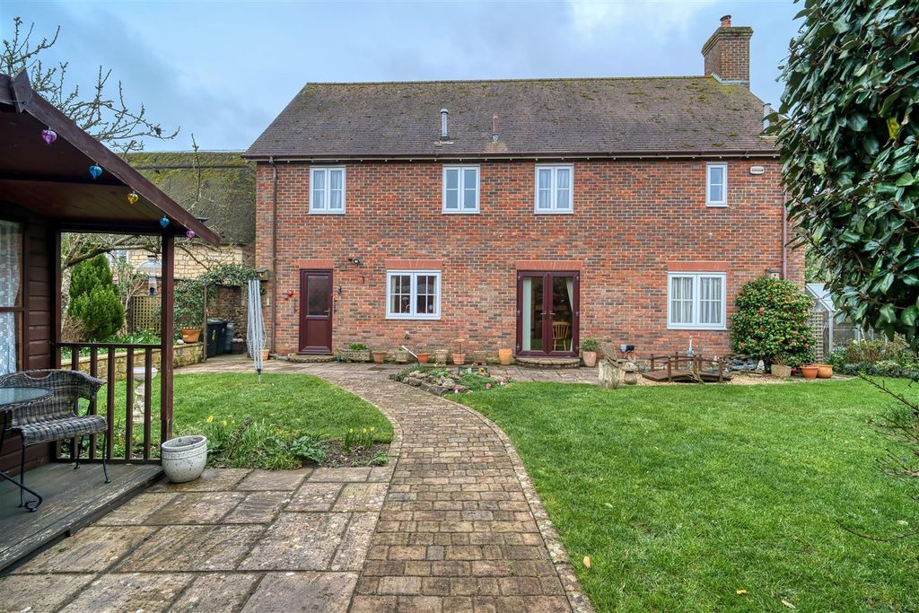 Property photo 2 of 12 Rear