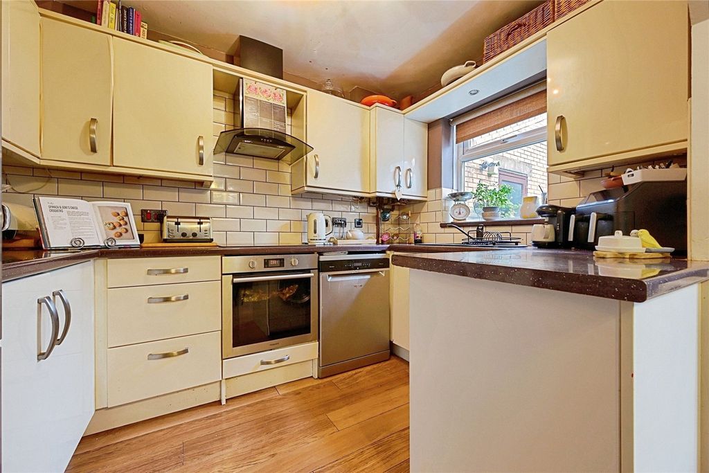 Property photo 3 of 23 Picture No. 17