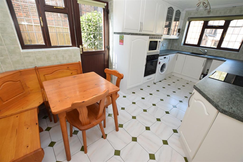 Property photo 2 of 19 Kitchen