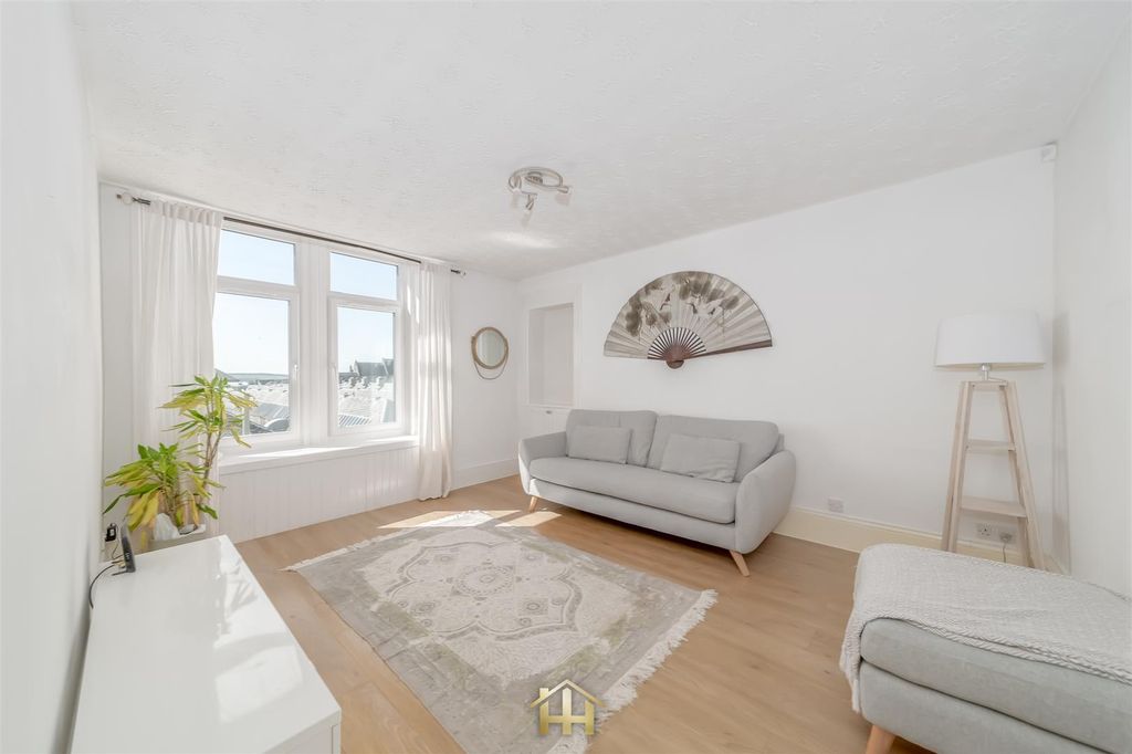 Property photo 1 of 16 2-R 44 Main Street Dundee Dd3 7Hn 090726 Edit (9 O