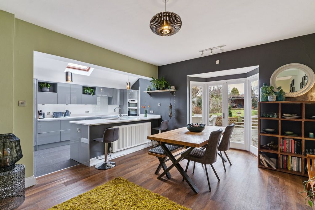 Property photo 3 of 33