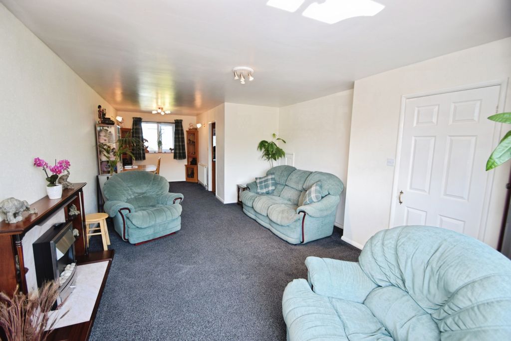 Property photo 2 of 23