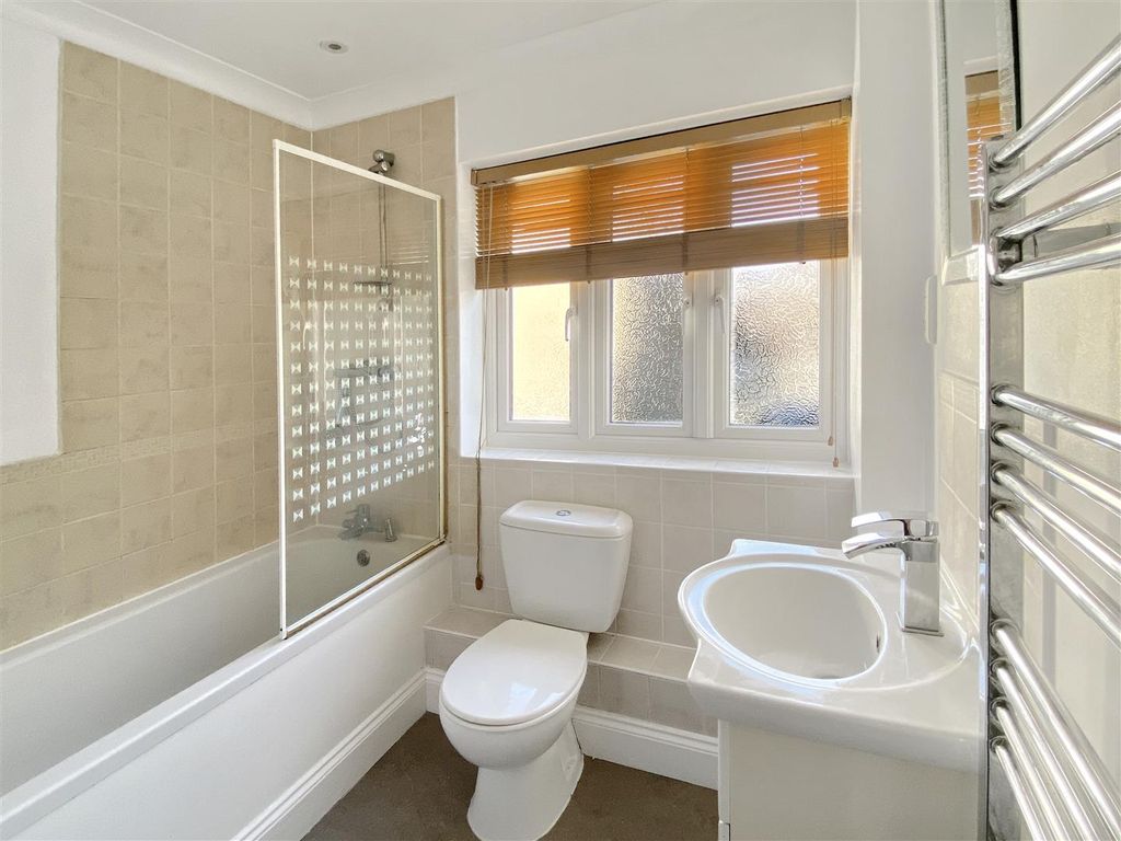 Property photo 1 of 7 Bathroom.Jpg