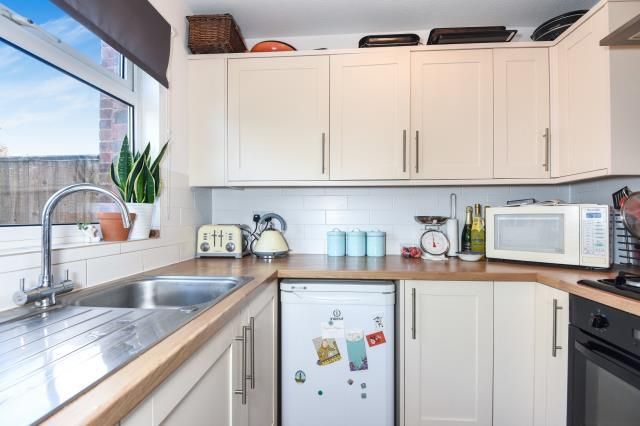 Property photo 2 of 8 Kitchen