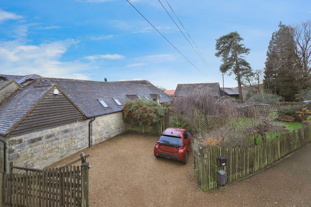 Property photo 2 of 27