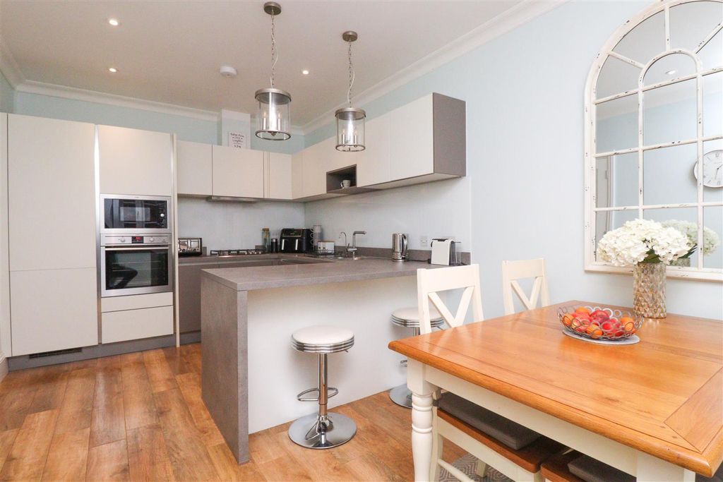 Property photo 2 of 19 Kitchen