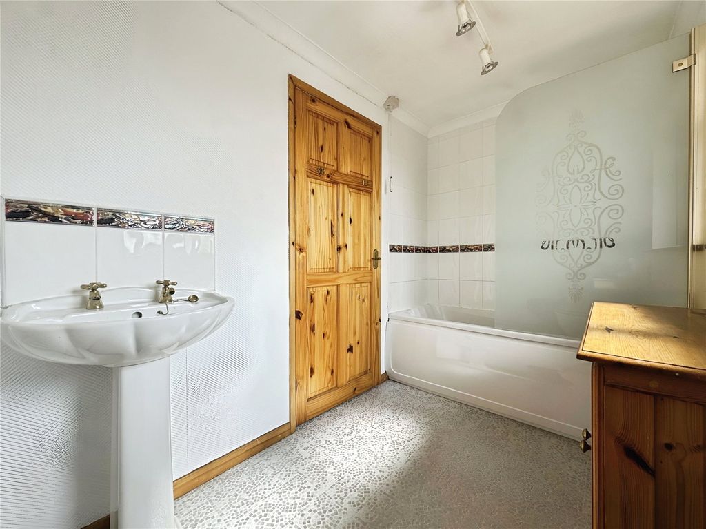 Property photo 3 of 14 Bathroom