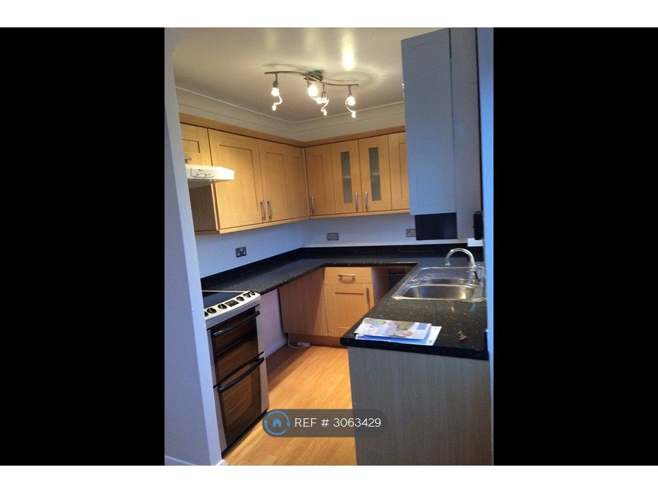 Property photo 3 of 8 Kitchen