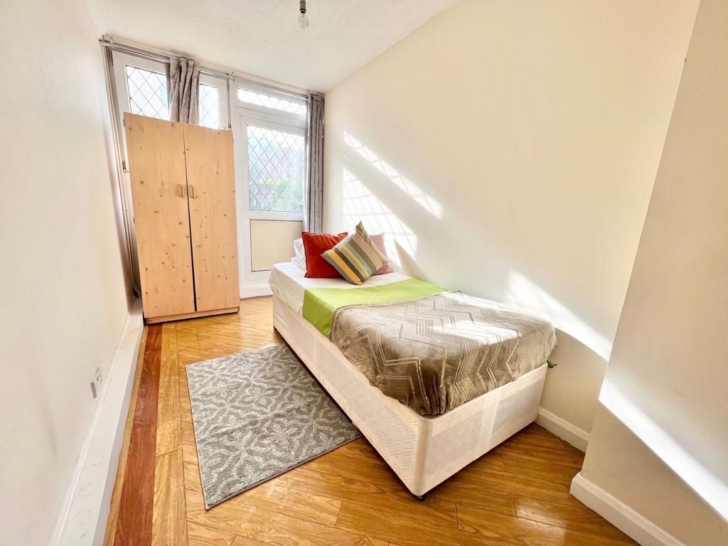 Property photo 1 of 4