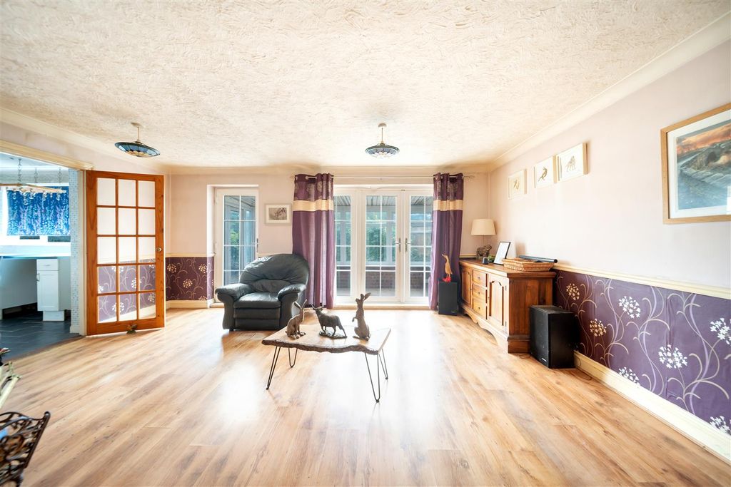 Property photo 2 of 12 Acorn Cl-11.Jpg