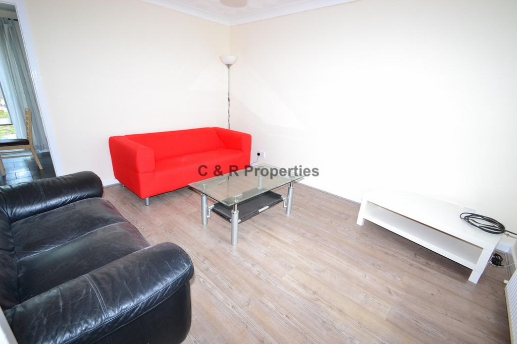 Property photo 3 of 9 Photograph 2