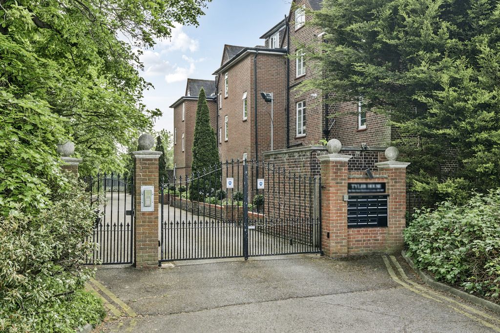 Property photo 3 of 17 External