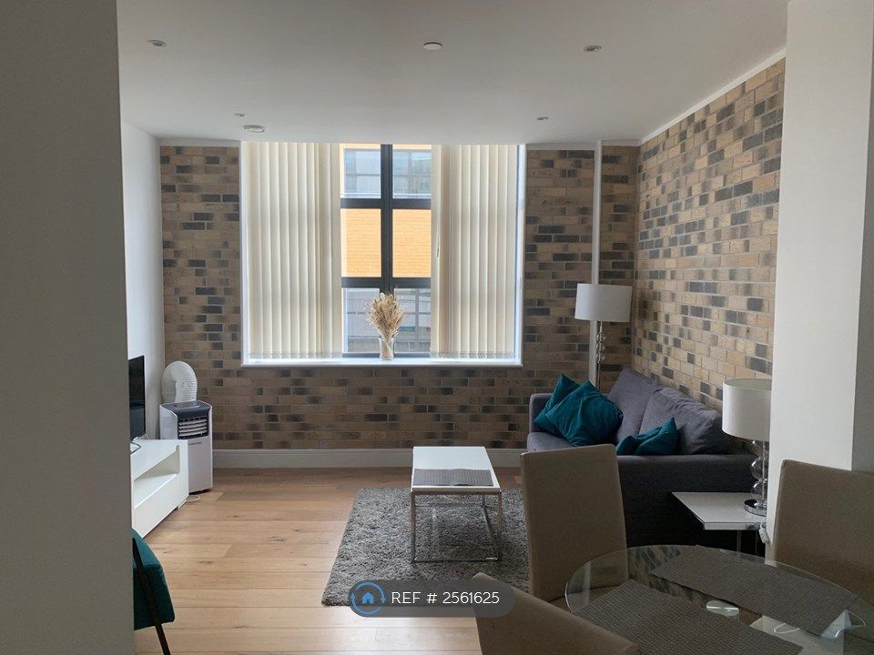 Property photo 3 of 10 Living