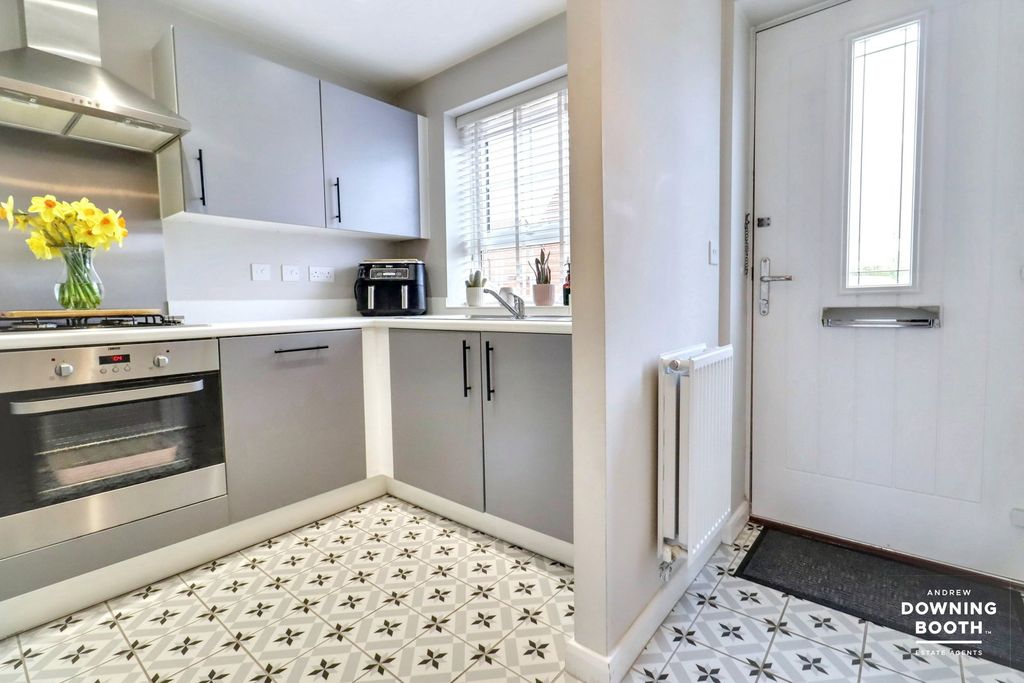 Property photo 2 of 21