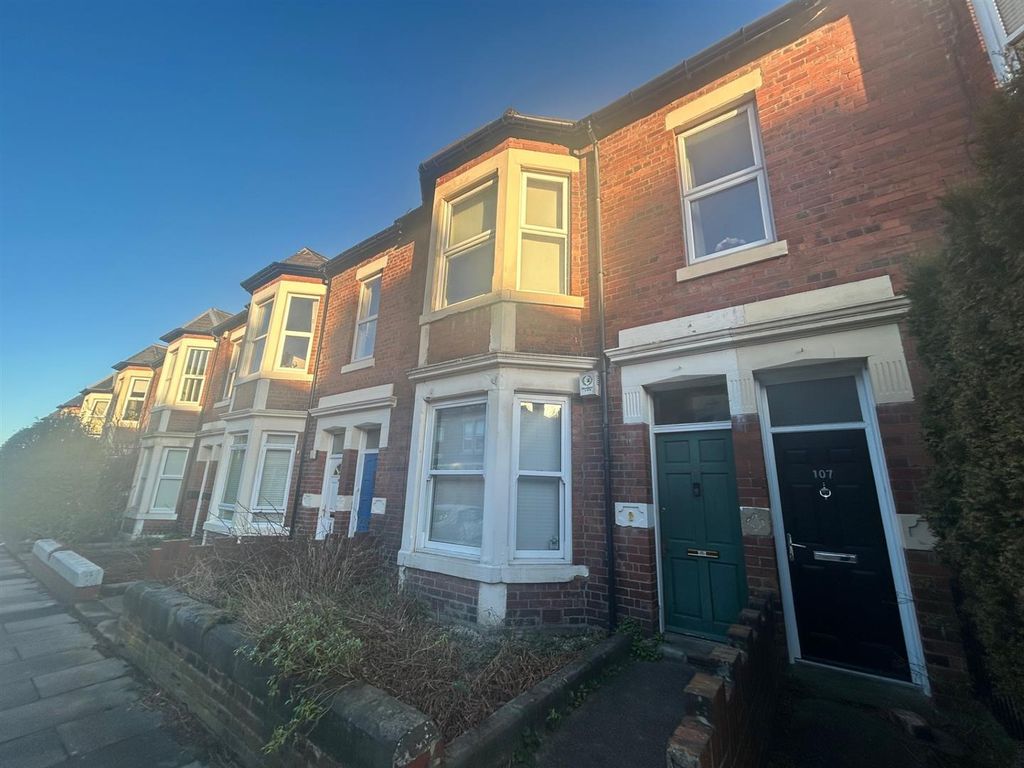 Property photo 1 of 7 105 Sandringham.Jpg