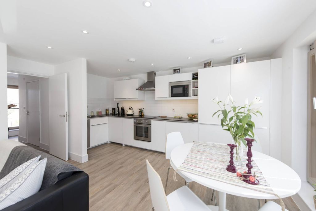 Property photo 3 of 6