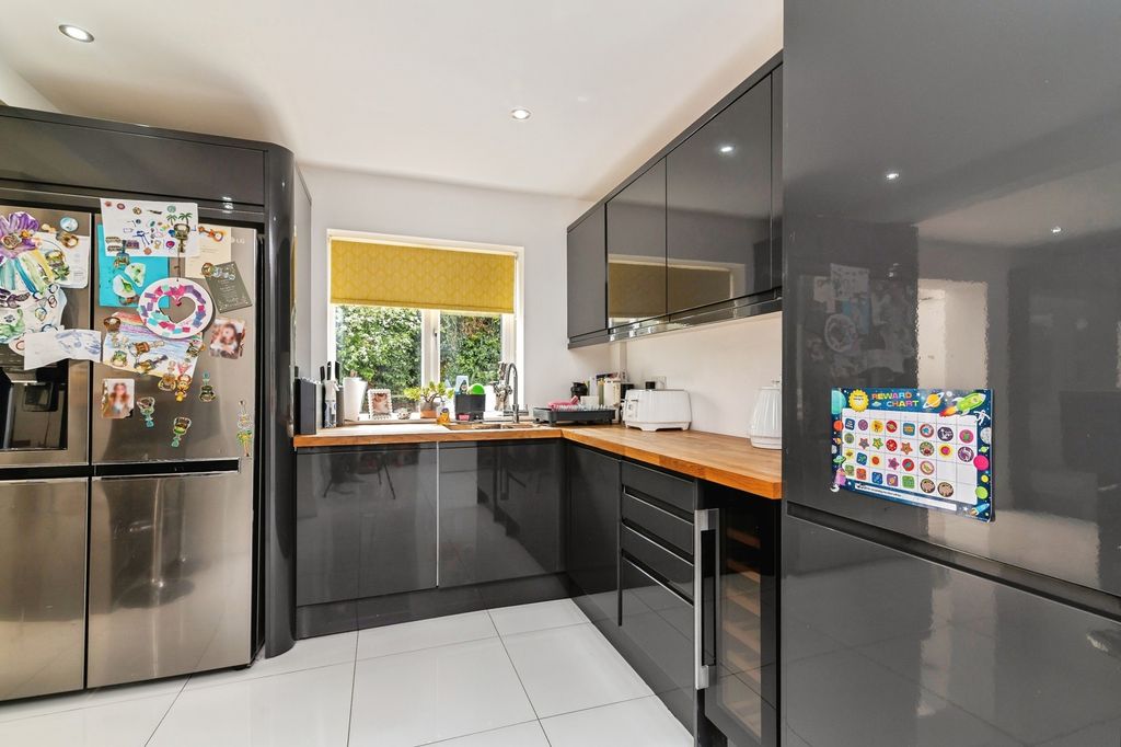 Property photo 2 of 27 Pbox-Img.Jpg