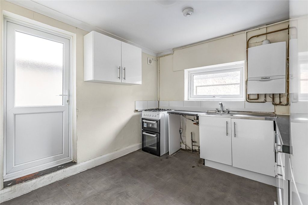 Property photo 3 of 15 Picture No. 02