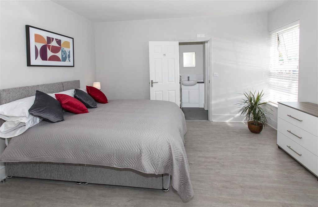 Property photo 2 of 8 Rm3 2.Jpg