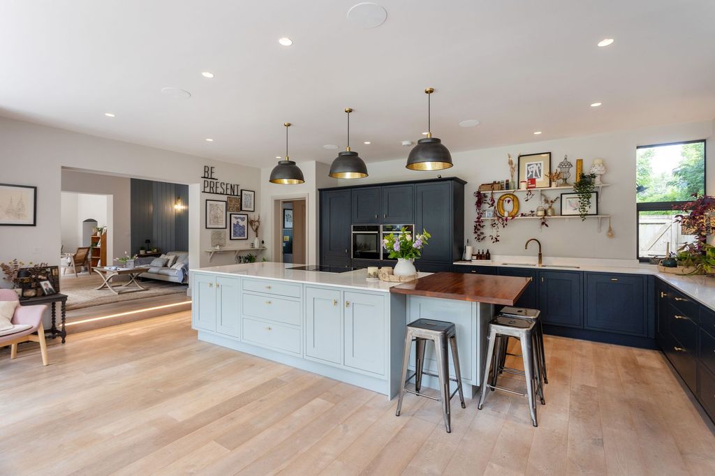 Property photo 2 of 25 Kitchen / Breakfast Room