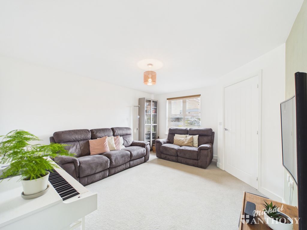 Property photo 2 of 13 Cam02773G0-Pr0428-Still015