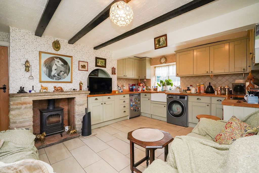 Property photo 2 of 21