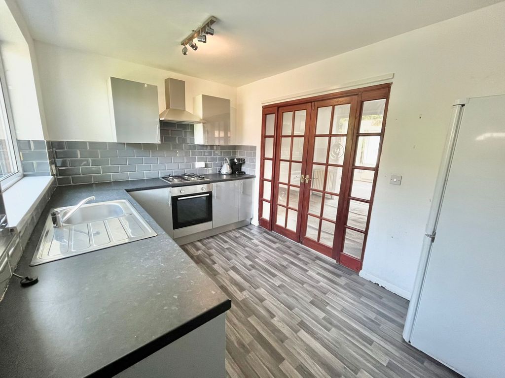 Property photo 1 of 12 2 Bedroom House For Rent