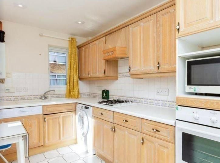 Property photo 3 of 6 Kitchen