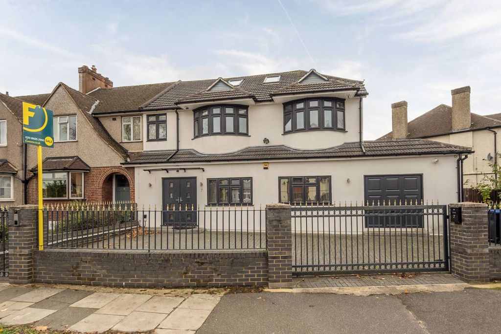 Property photo 2 of 28