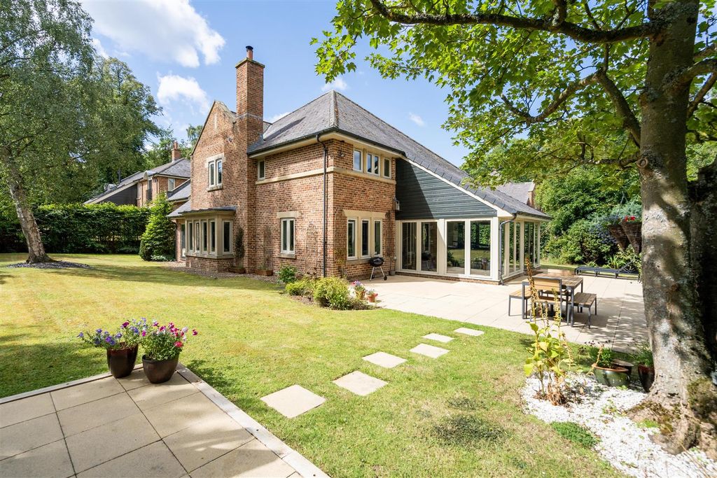 Property photo 1 of 17 External