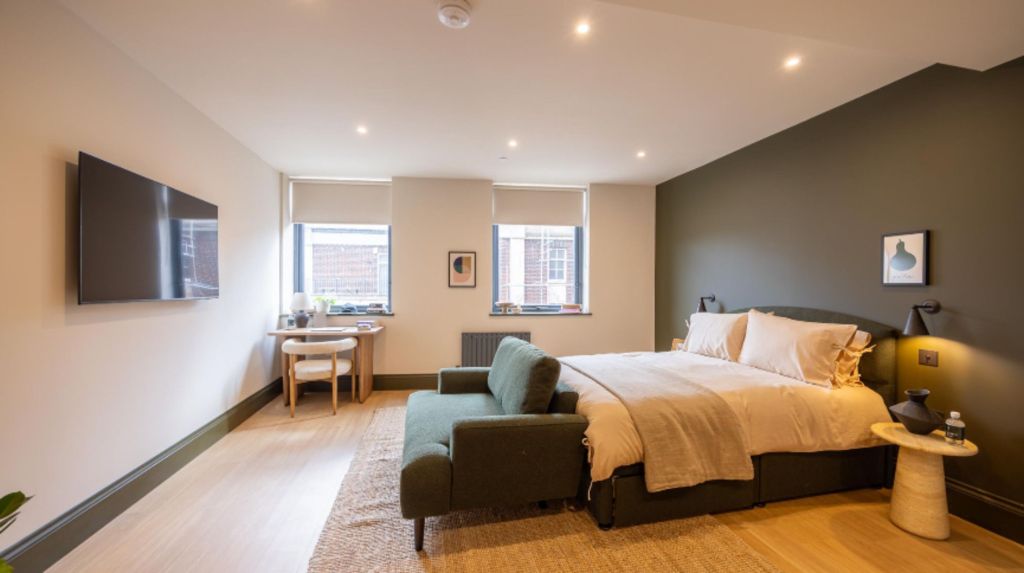 Property photo 1 of 20 Bedroom