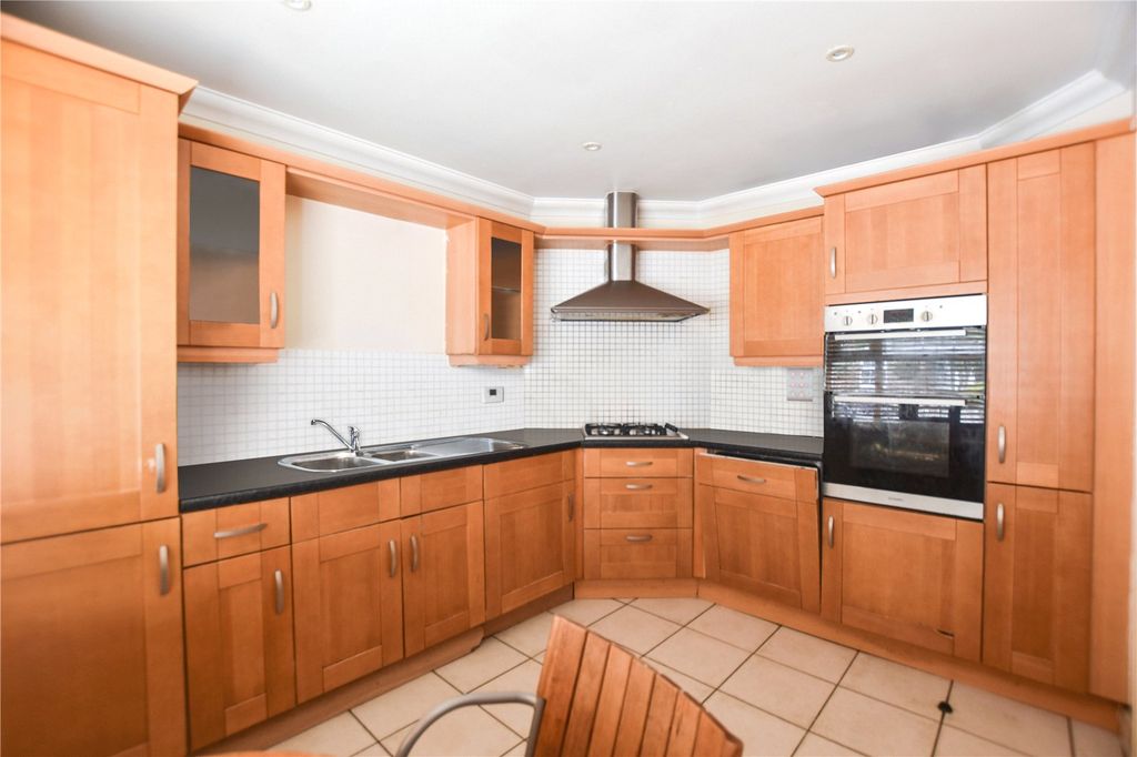Property photo 3 of 14 Kitchen