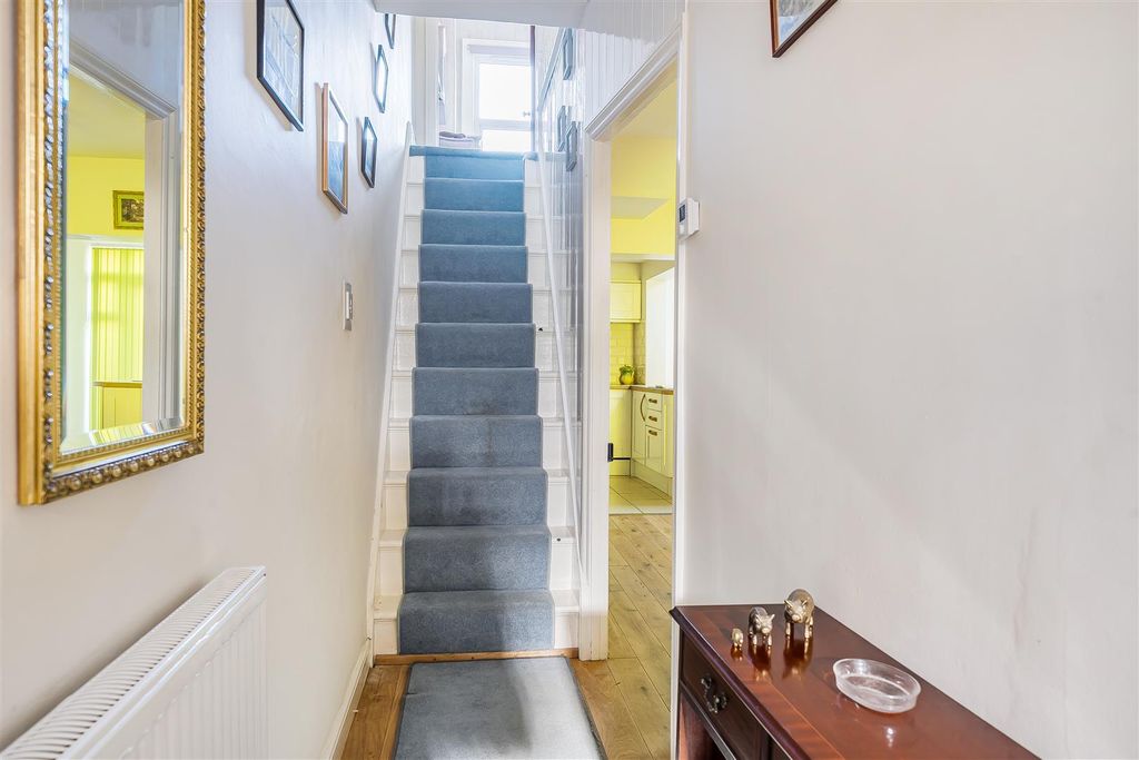 Property photo 3 of 26 1357136-1-68d2628Dd05Cf.Jpg