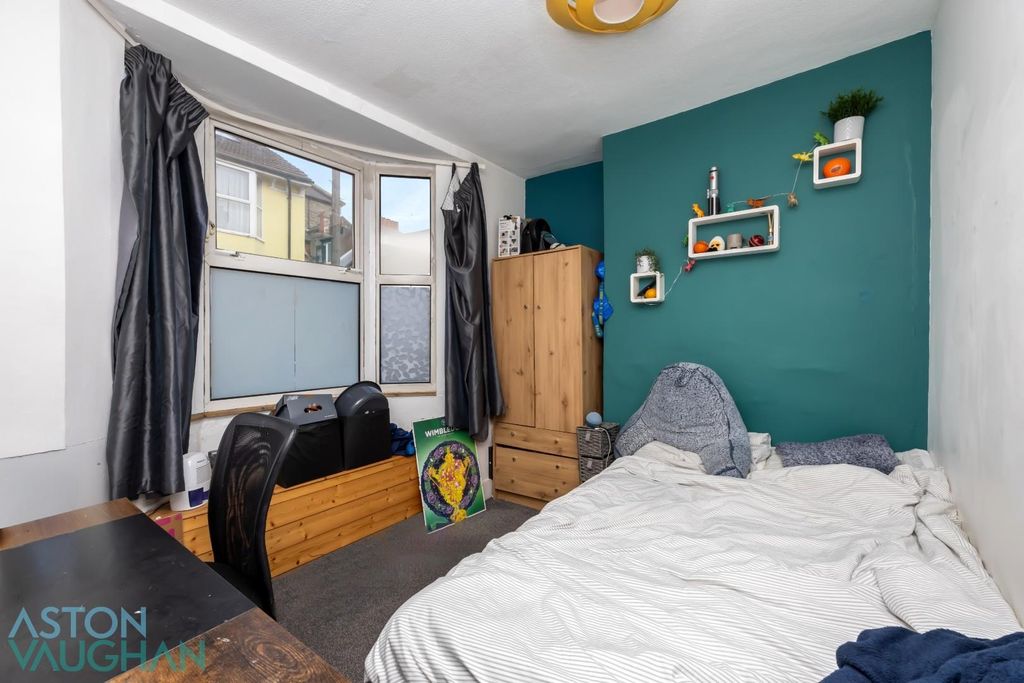 Property photo 3 of 11 Inverness Road, 006.Jpg