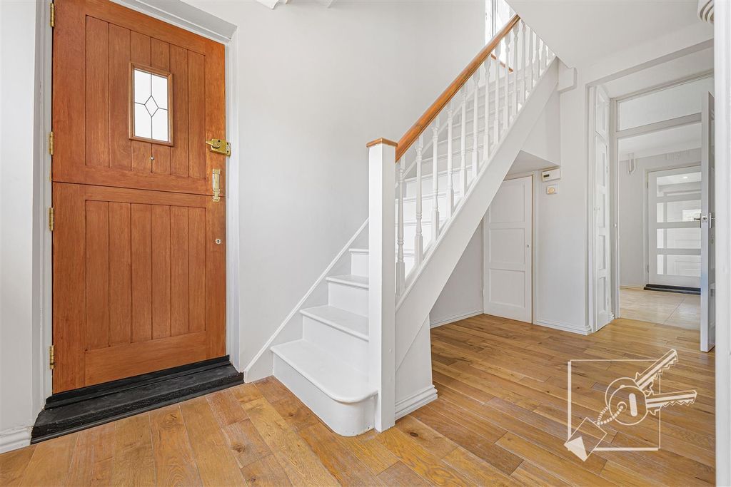 Property photo 2 of 33 Hallway