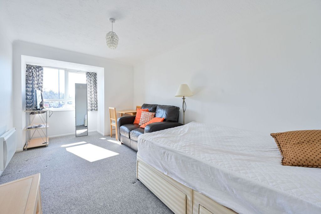 Property photo 1 of 5