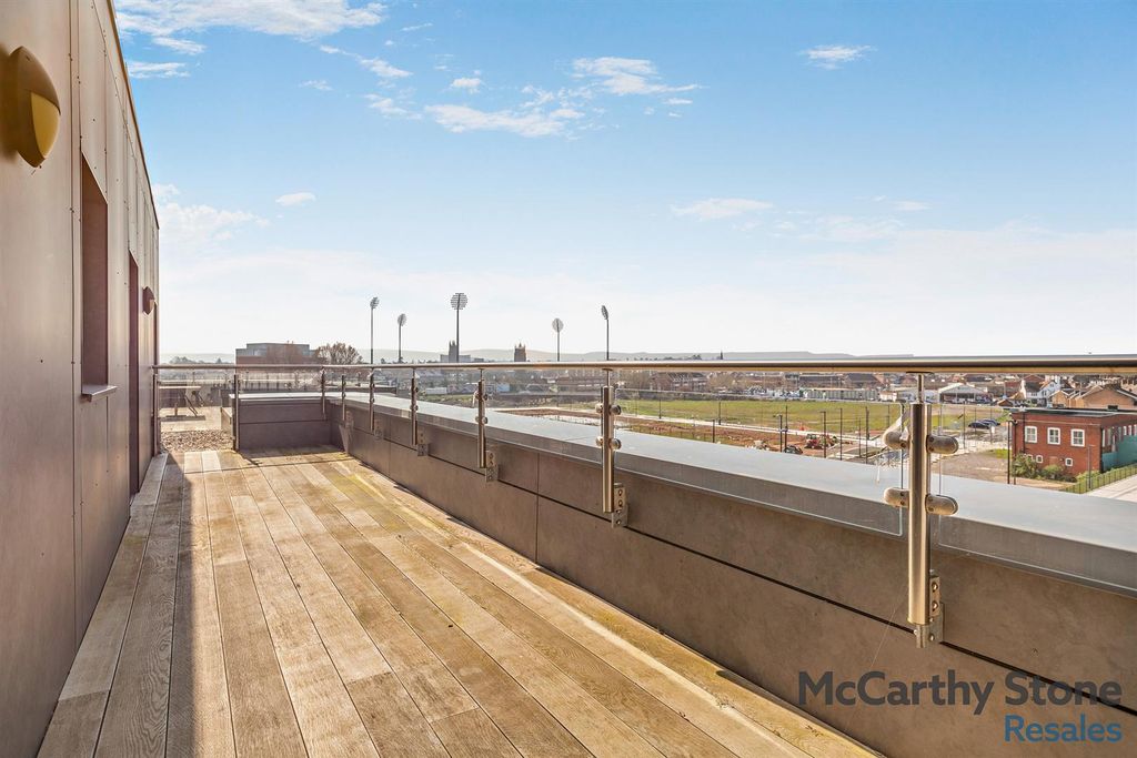 Property photo 2 of 18 Balcony