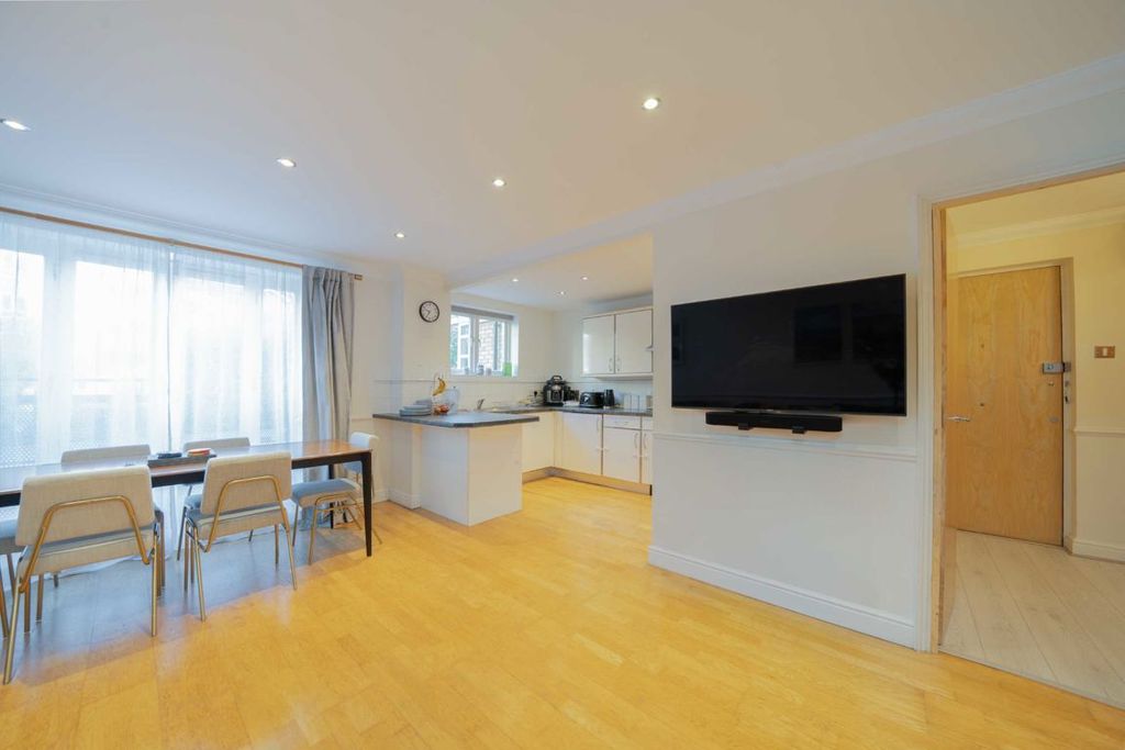 Property photo 3 of 8