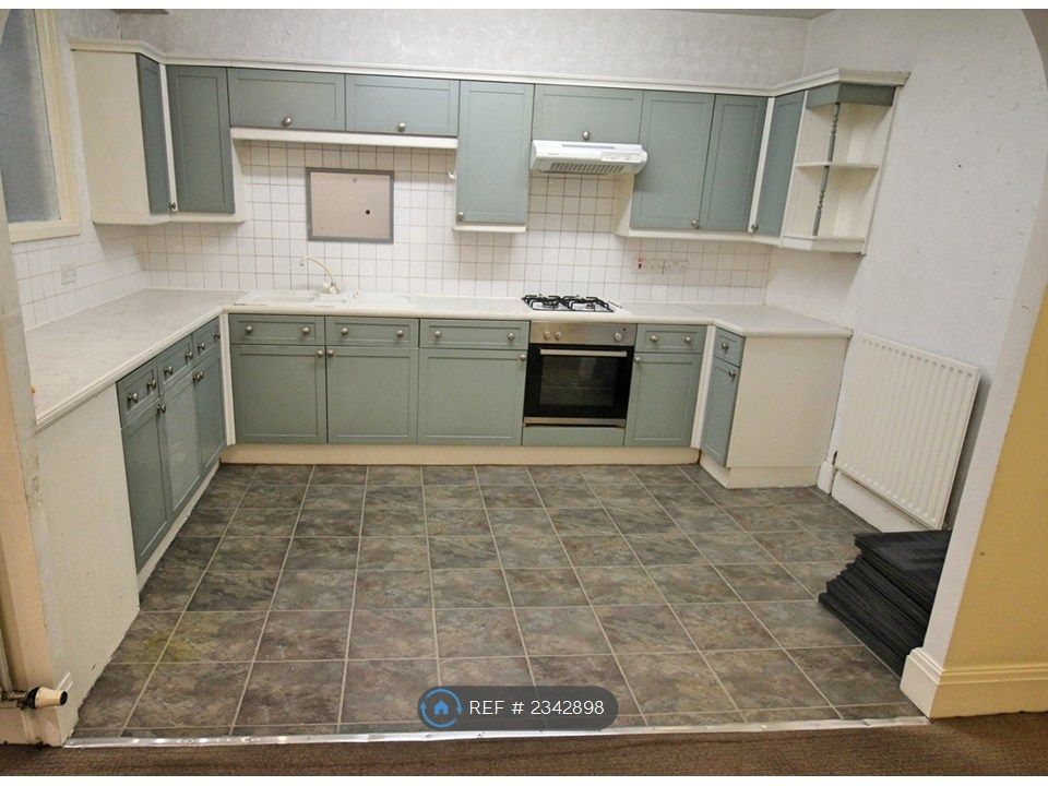 Property photo 2 of 6 Kitchen