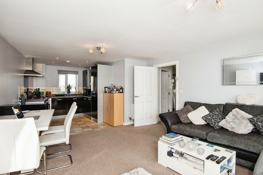 Property photo 3 of 10 Living Room
